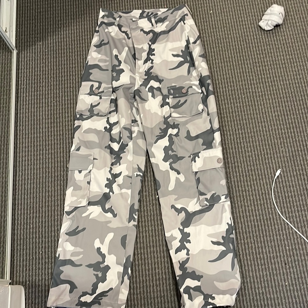 never worn camo cargo pants